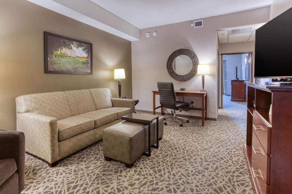 Drury Inn & Suites Cincinnati Northeast Mason - Image 2