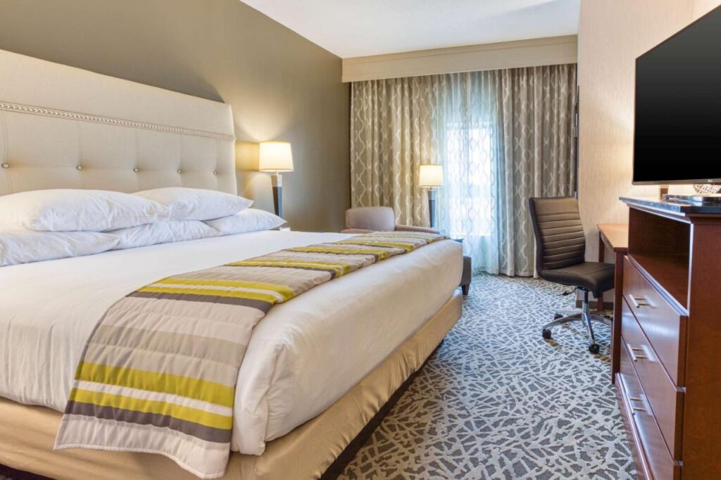 Drury Inn & Suites Cincinnati Northeast Mason - Image 4
