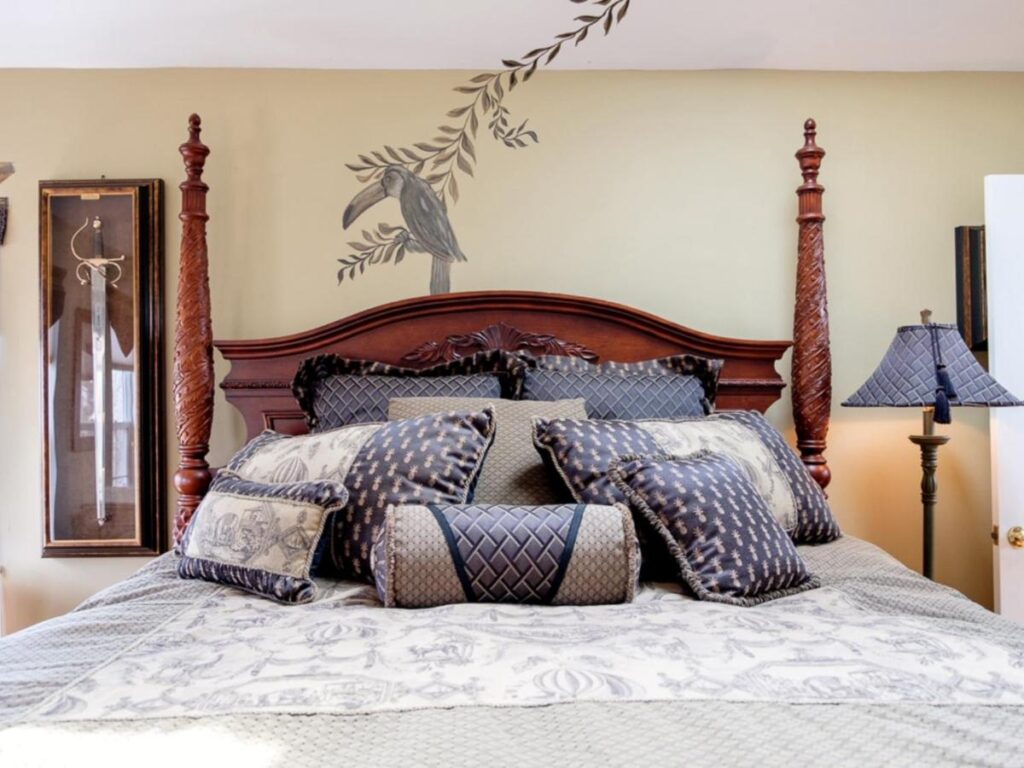 Gaslight Bed & Breakfast - Image 2