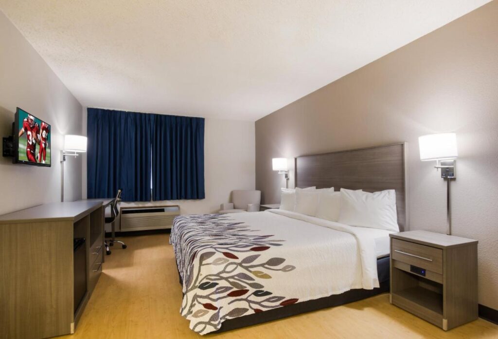 Red Roof Inn Lawrenceburg - Image 3