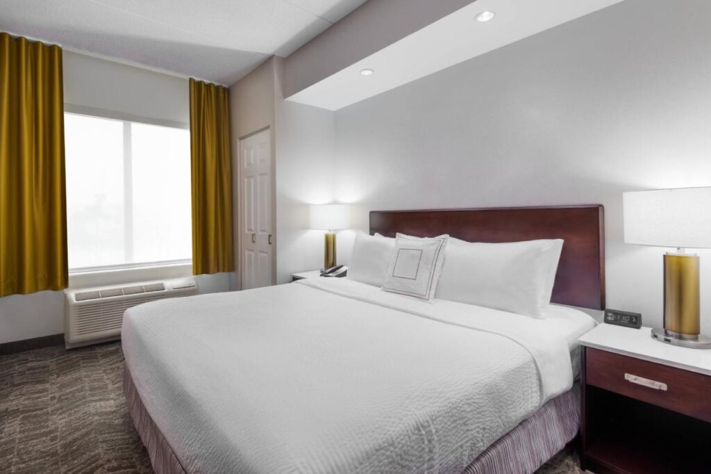 SpringHill Suites by Marriott Cleveland Solon - Image 3