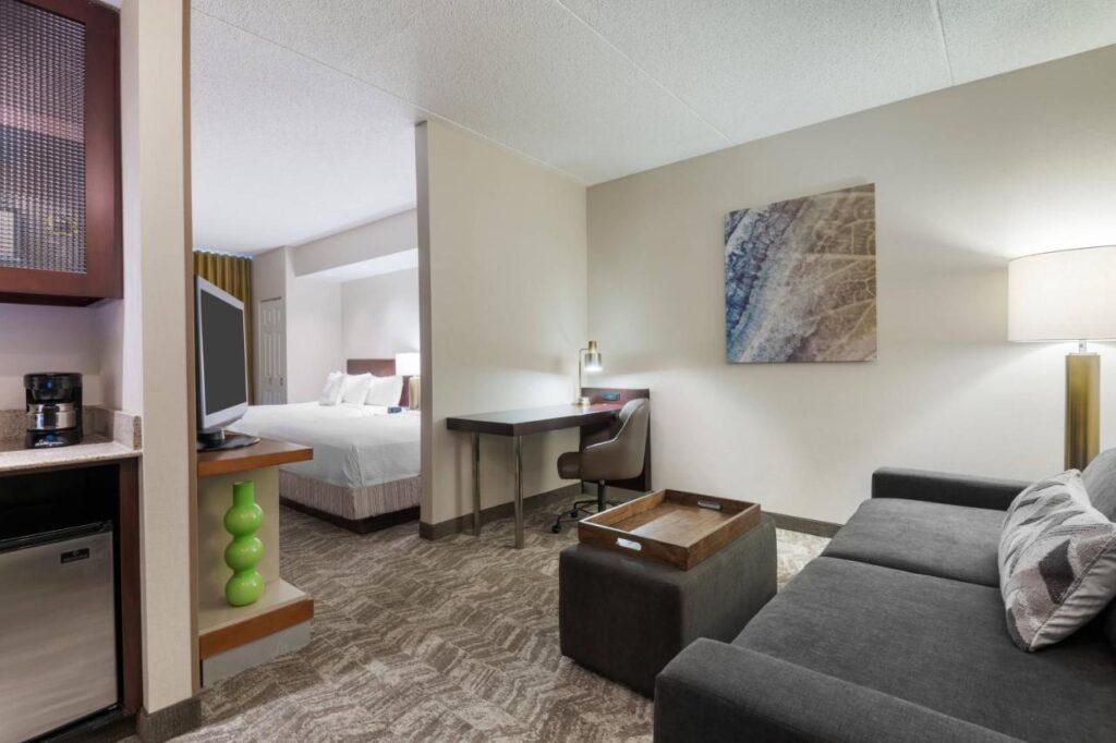 SpringHill Suites by Marriott Cleveland Solon - Image 4