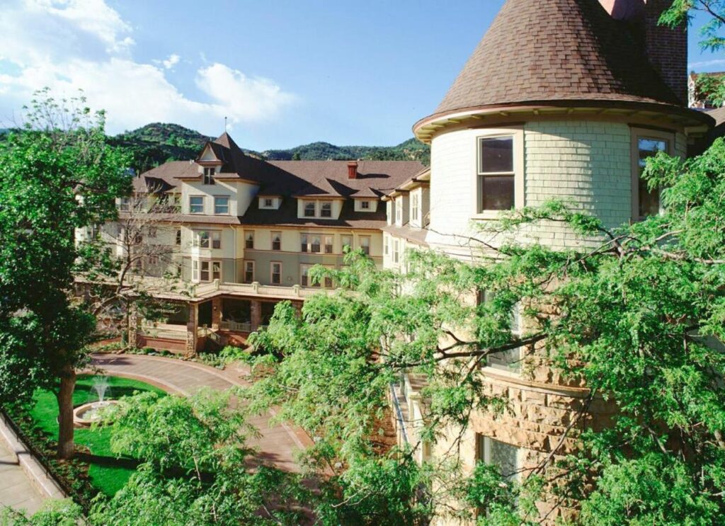 Cliff House at Pikes Peak - Image 1