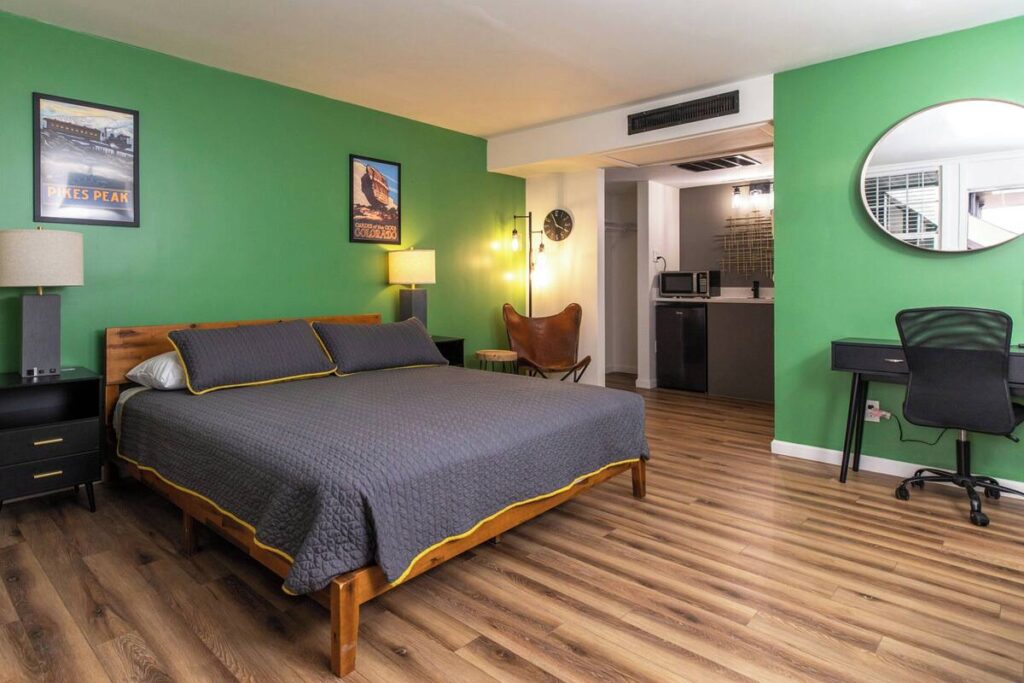 Modern Motel - Image 2