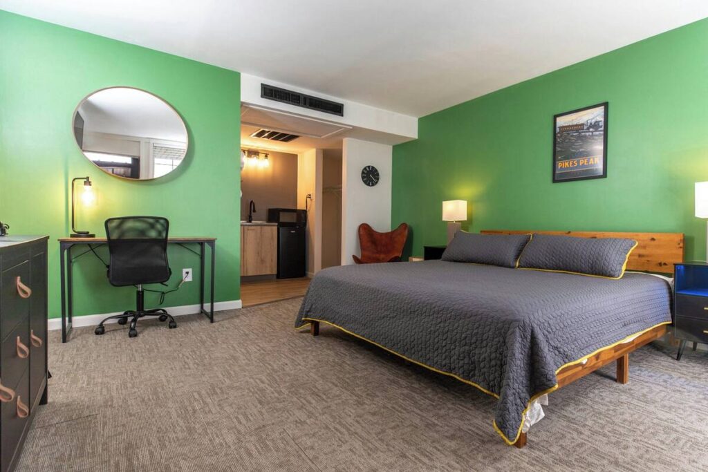 Modern Motel - Image 3