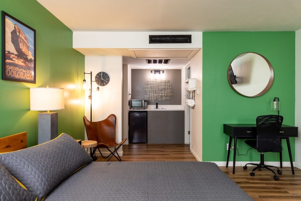Modern Motel - Image 5