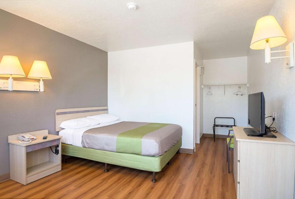 Motel 6-Pueblo, CO - I-25 - Image 2