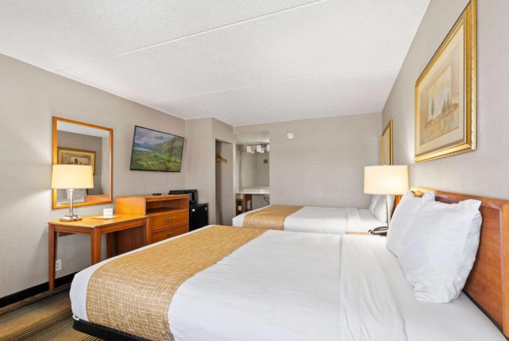 Travelodge by Wyndham Pueblo - Image 4