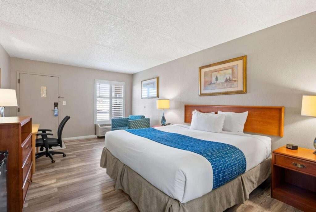 Travelodge by Wyndham Pueblo - Image 6