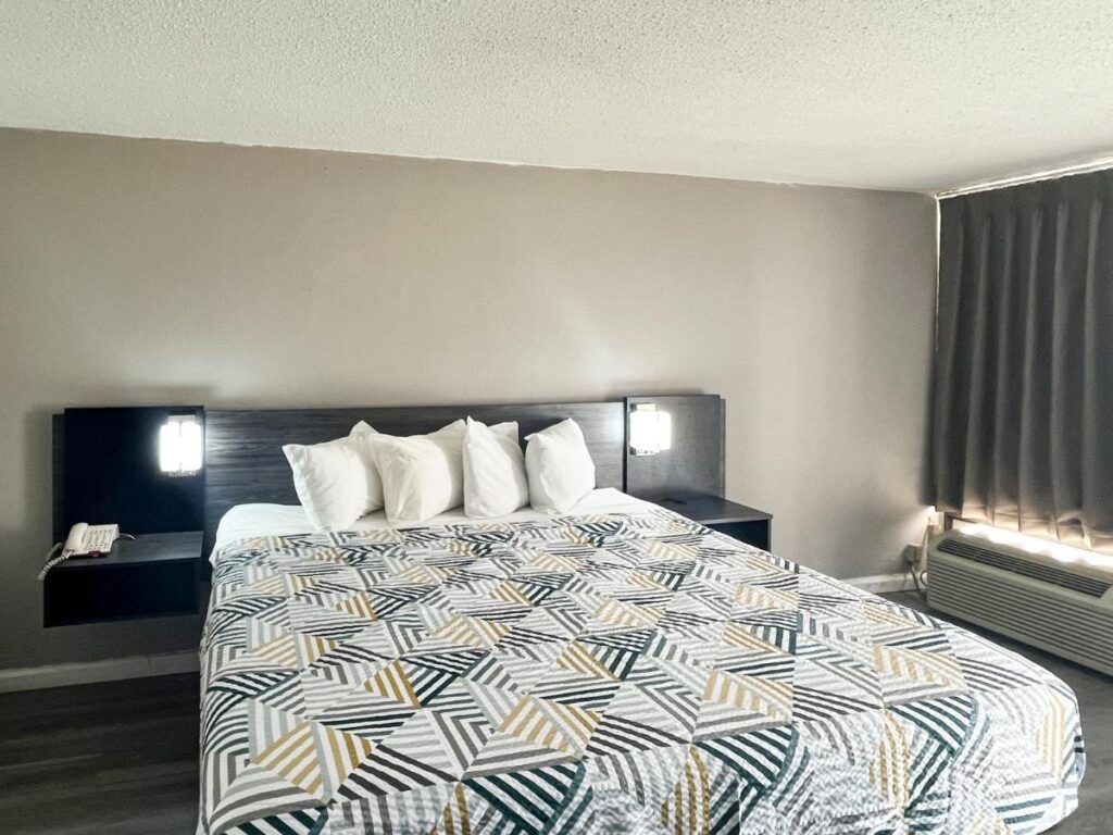 Motel 6 Lugoff, SC - Image 2
