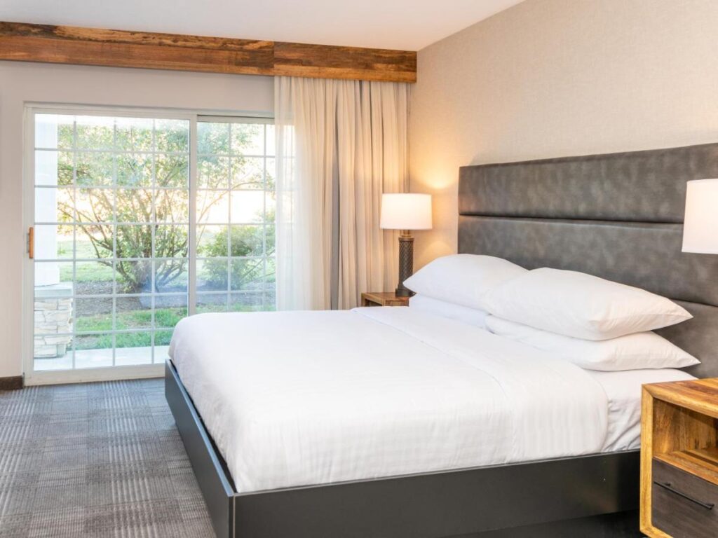 Cherry Valley Hotel - Image 2