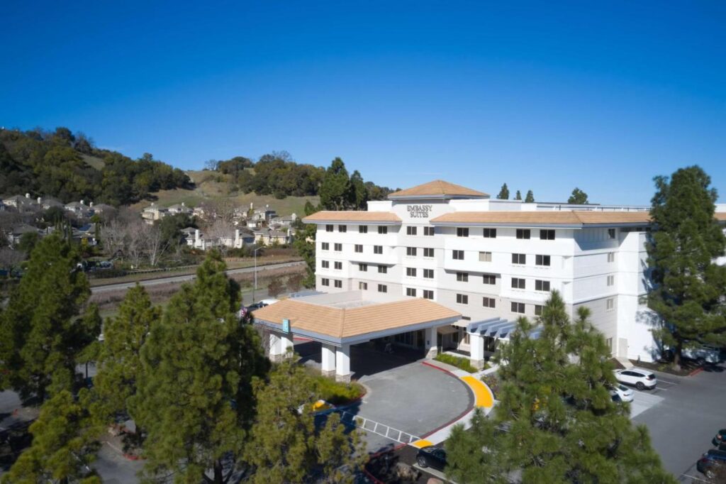 Embassy Suites by Hilton San Rafael Marin County - Image 1