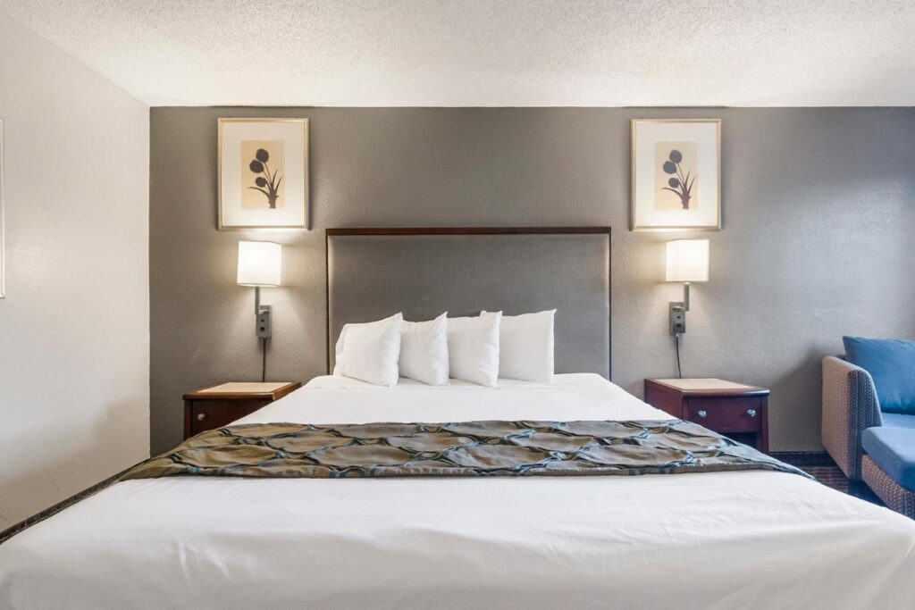 Heritage Inn Express Hayward - Image 1