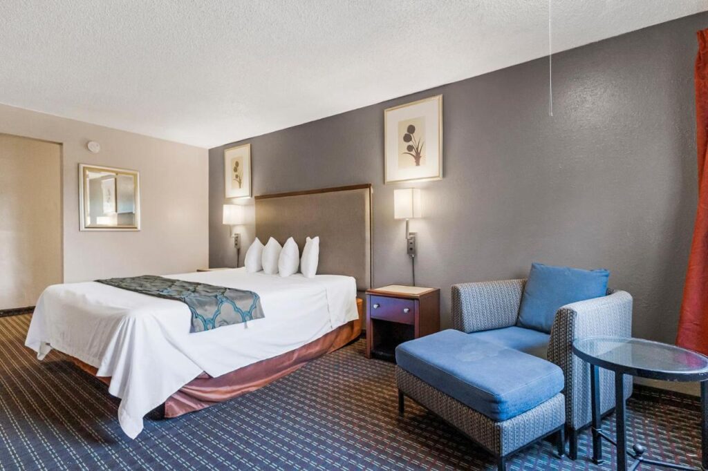 Heritage Inn Express Hayward - Image 4