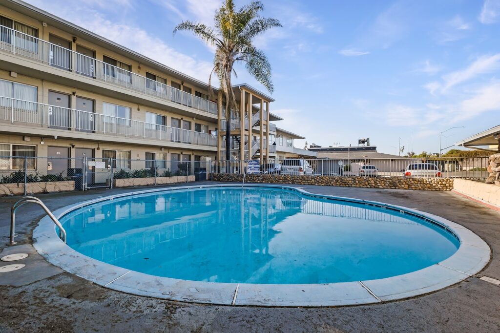 Heritage Inn Express Hayward - Image 5