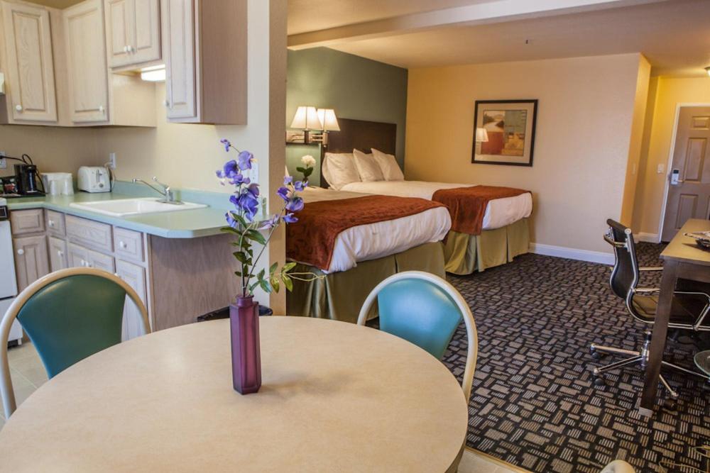 Marinwood Inn & Suites - Image 1