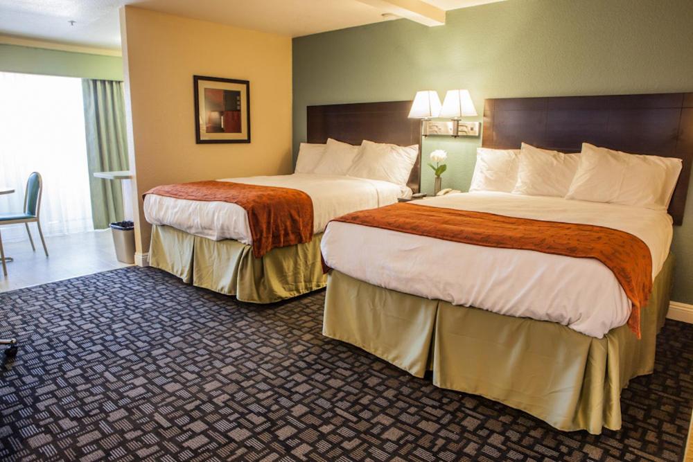 Marinwood Inn & Suites - Image 2