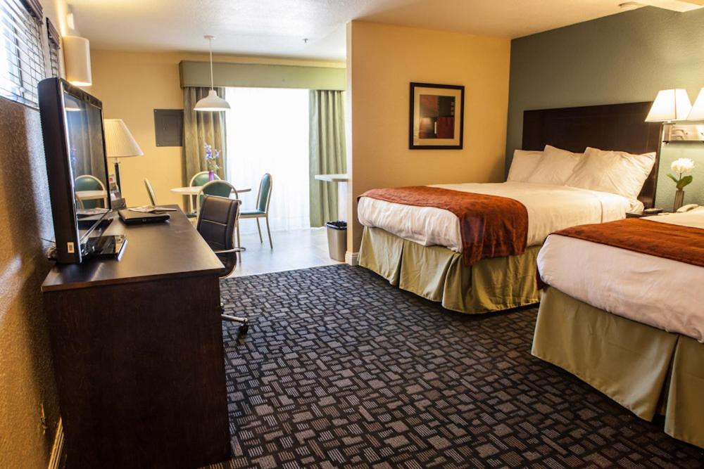 Marinwood Inn & Suites - Image 3
