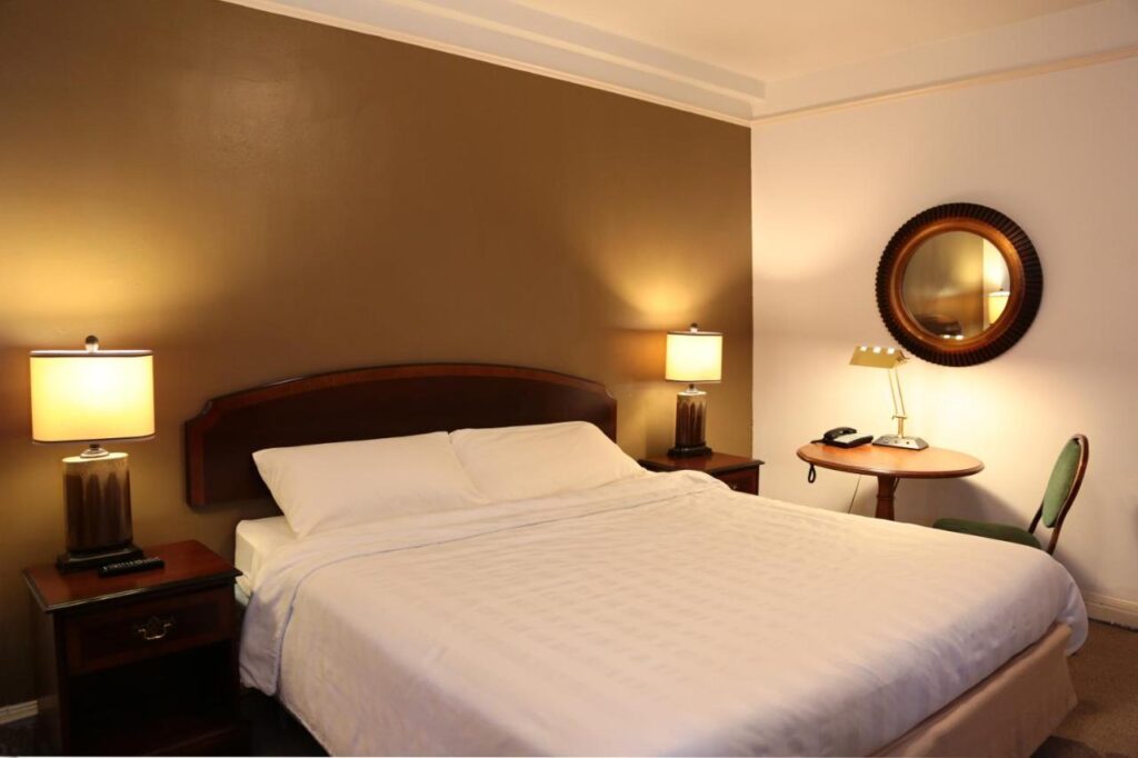Nash Hotel - Image 2