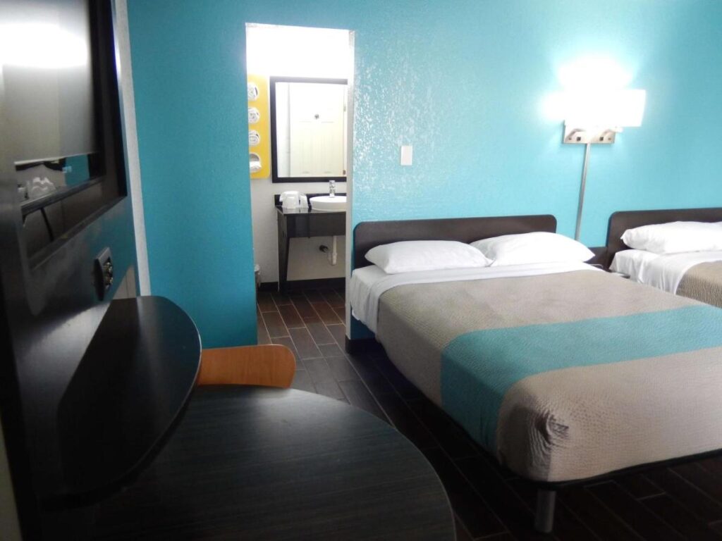 Motel 6-Portland, TX - Image 4