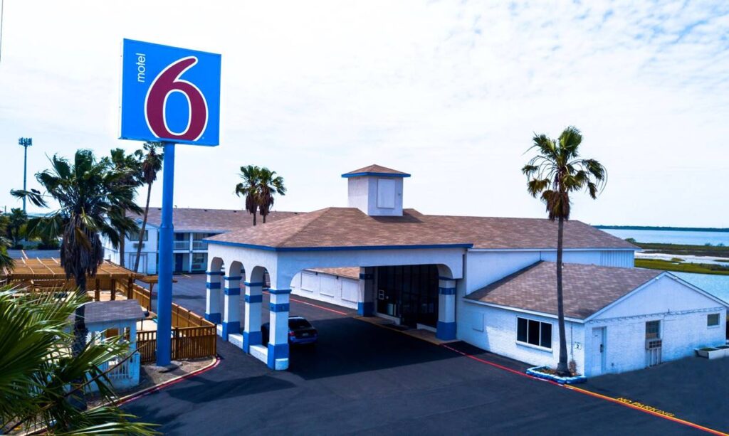 Motel 6-Portland, TX - Image 5