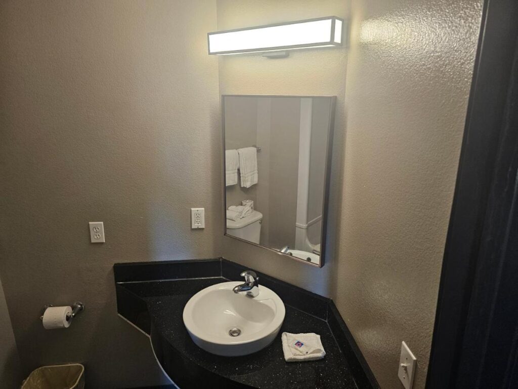 Motel 6 Sinton TX - Image 3