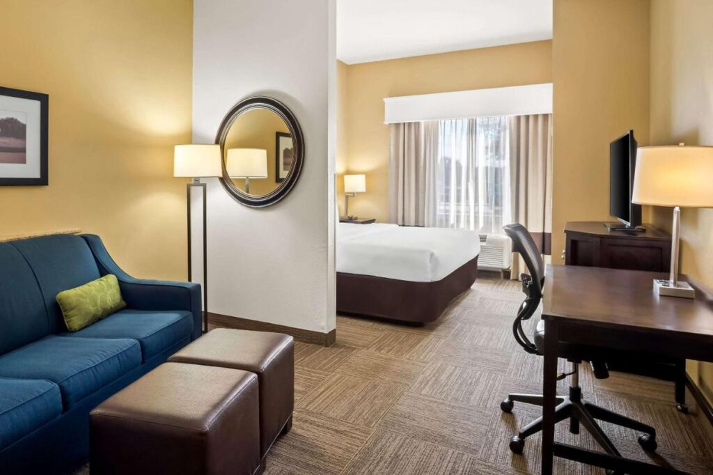 Comfort Suites Frisco - Image 2