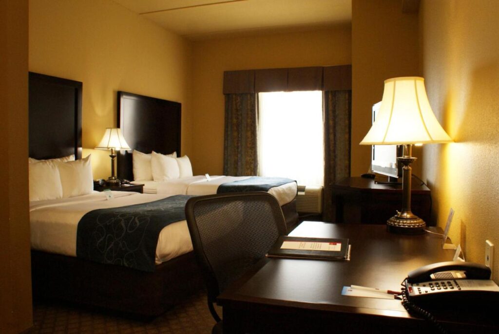Comfort Suites Frisco - Image 4