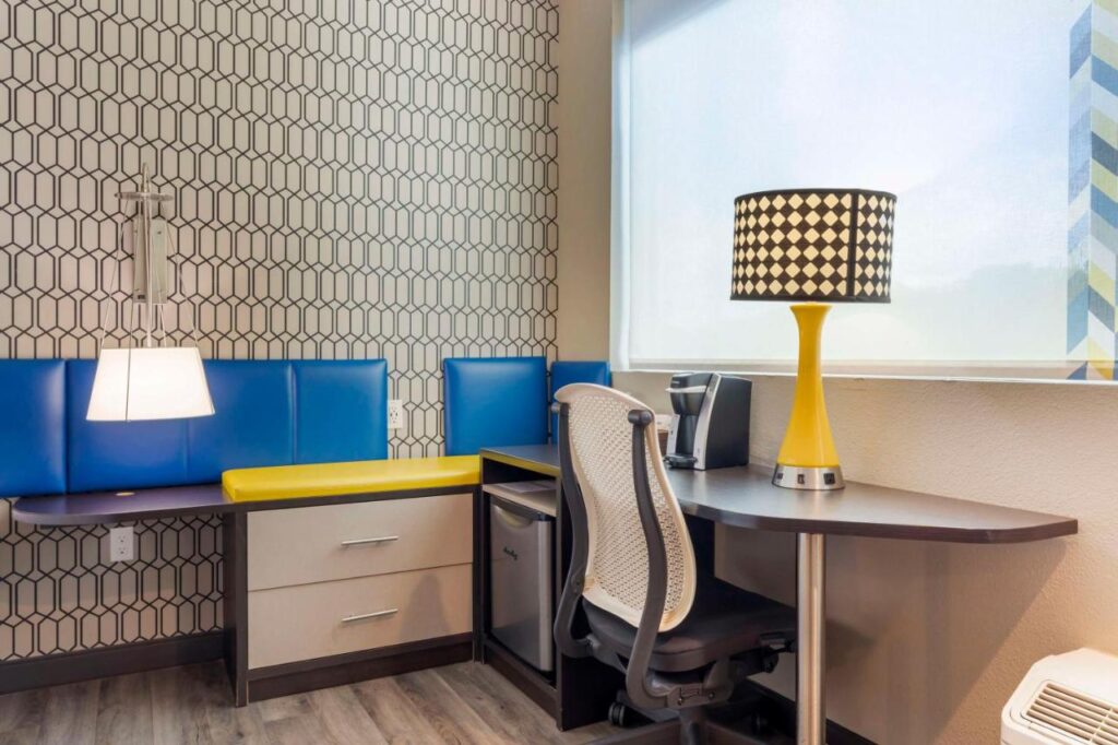 GLō Best Western Dallas South DeSoto - Image 3
