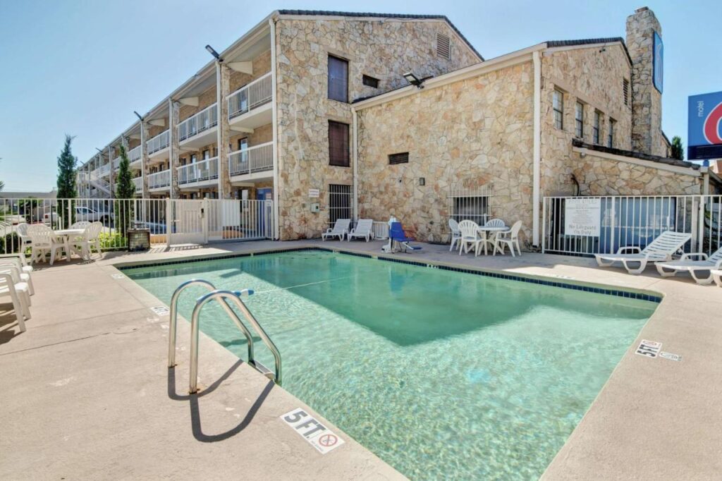 Motel 6-Dallas, TX - Forest Lane - Image 1