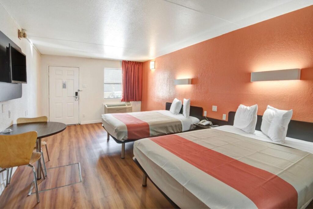 Motel 6-Dallas, TX - Forest Lane - Image 2