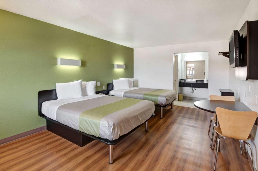 Motel 6-Dallas, TX - Forest Lane - Image 3