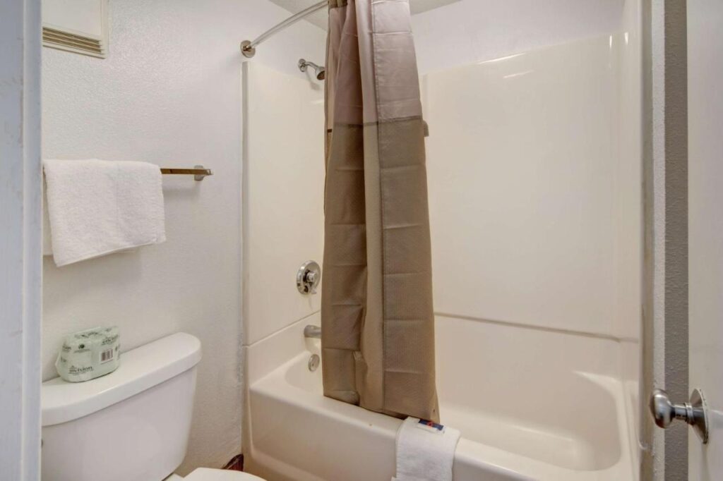 Motel 6-Dallas, TX - Forest Lane - Image 6