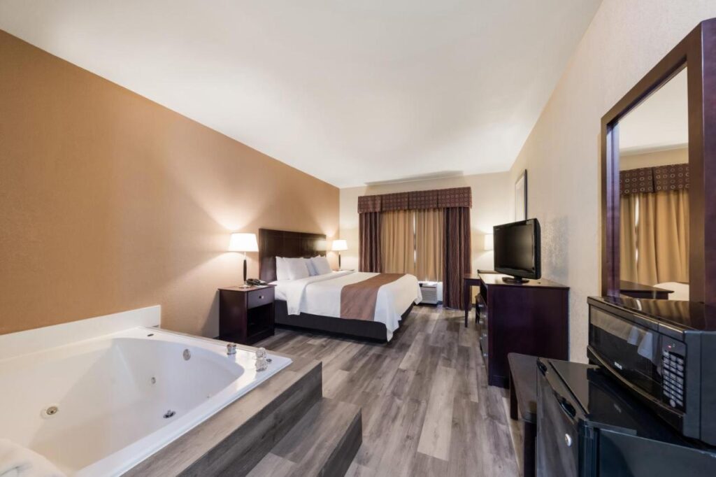 Quality Inn & Suites Terrell - Image 2