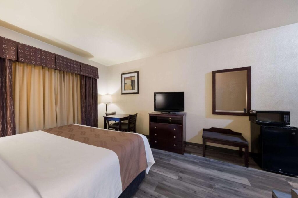 Quality Inn & Suites Terrell - Image 3
