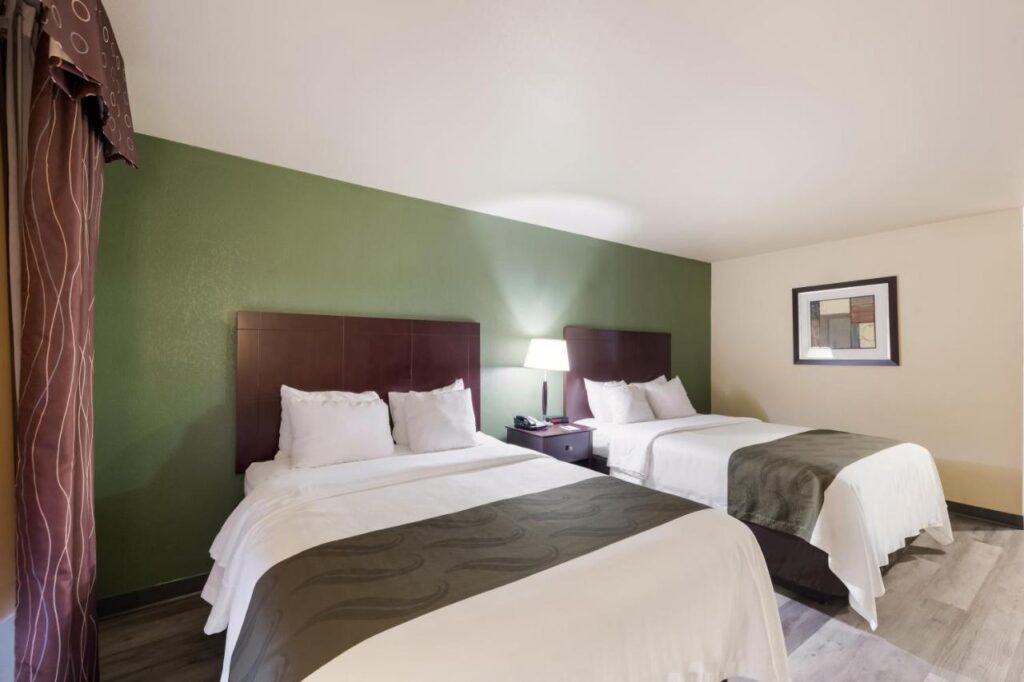 Quality Inn & Suites Terrell - Image 4