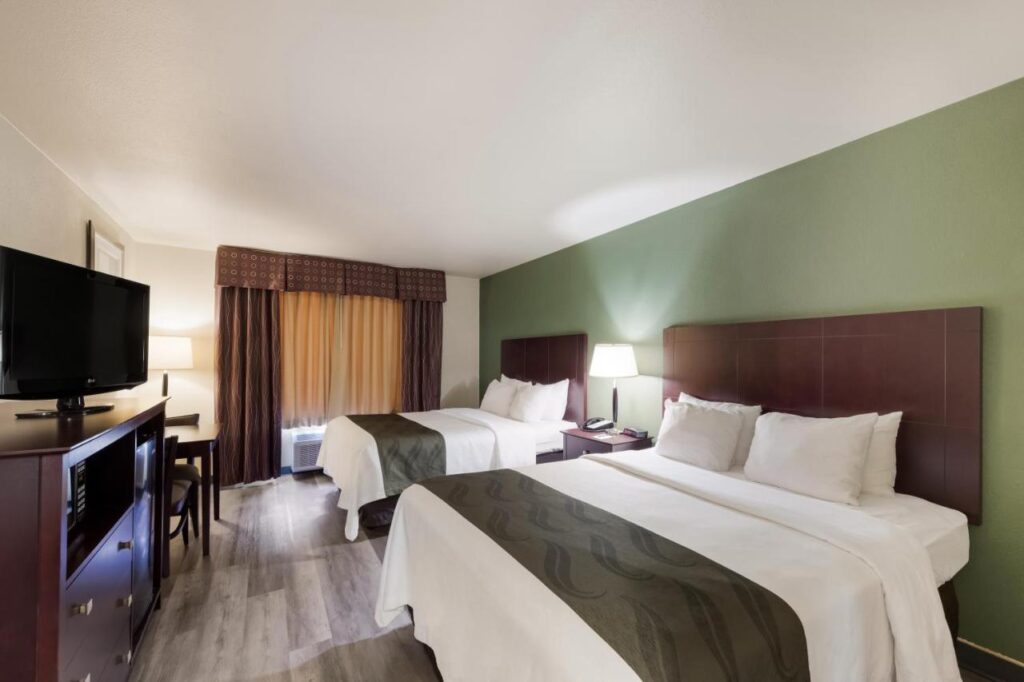 Quality Inn & Suites Terrell - Image 5