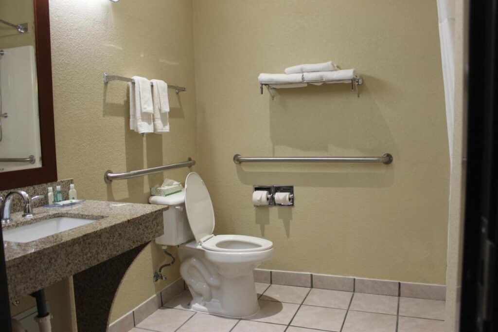 Quality Inn & Suites Terrell - Image 6