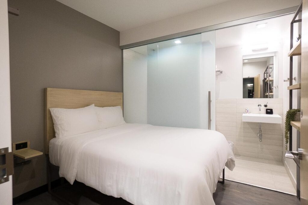 SOVA Micro-Room & Social Hotel - Image 2