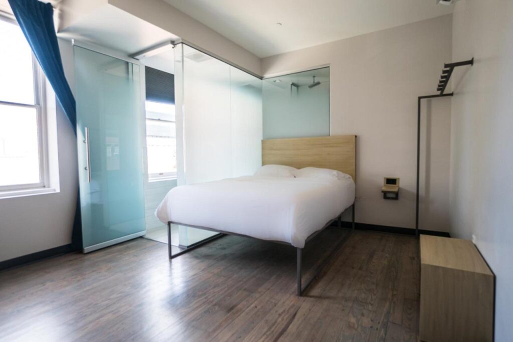 SOVA Micro-Room & Social Hotel - Image 4