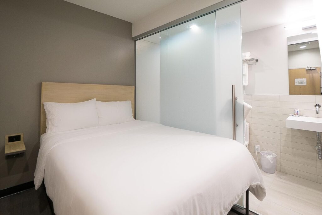 SOVA Micro-Room & Social Hotel - Image 6