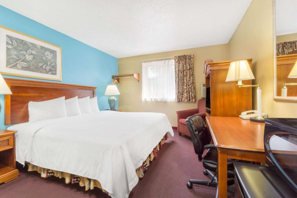 Baymont Inn & Suites by Wyndham Huber Heights Dayton Northeast - Image 3