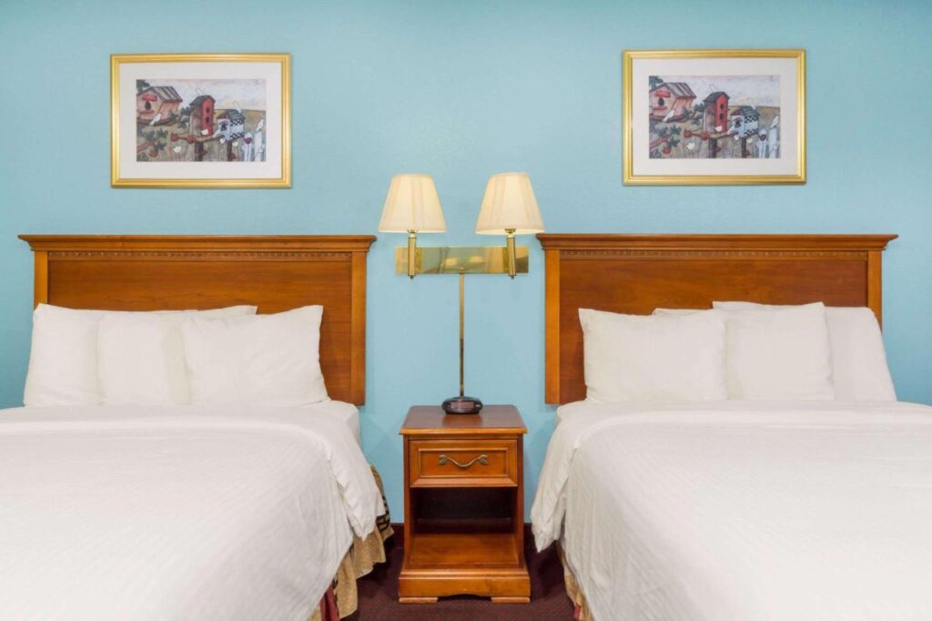 Baymont Inn & Suites by Wyndham Huber Heights Dayton Northeast - Image 4