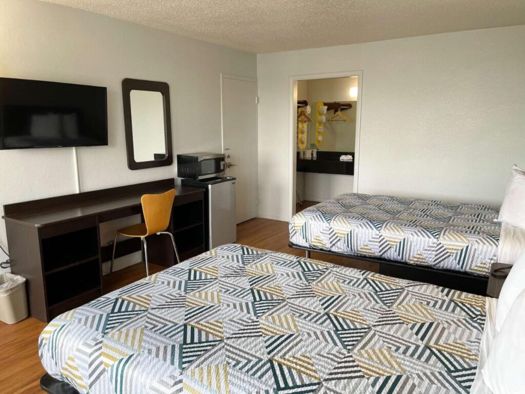 Motel 6-Troy, OH - Image 5