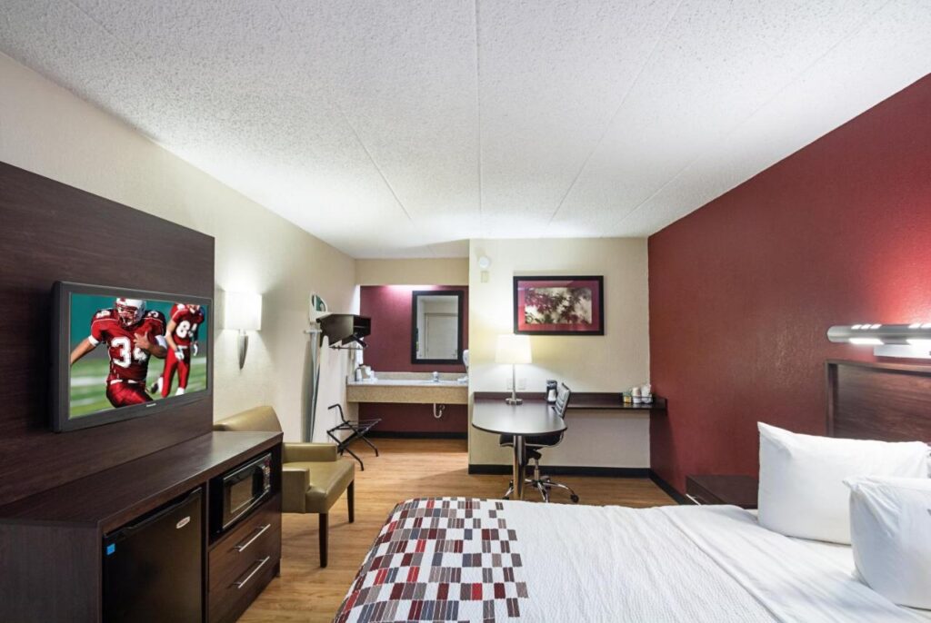 Red Roof Inn Dayton - Fairborn/Nutter Center - Image 3