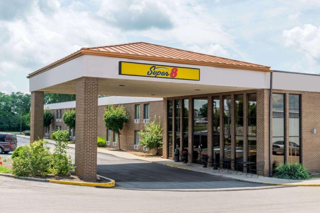 Super 8 by Wyndham Miamisburg Dayton S Area OH - Image 1