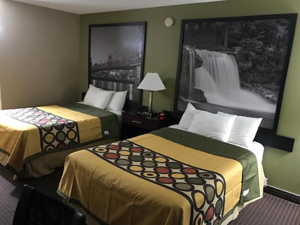 Super 8 by Wyndham Miamisburg Dayton S Area OH - Image 4