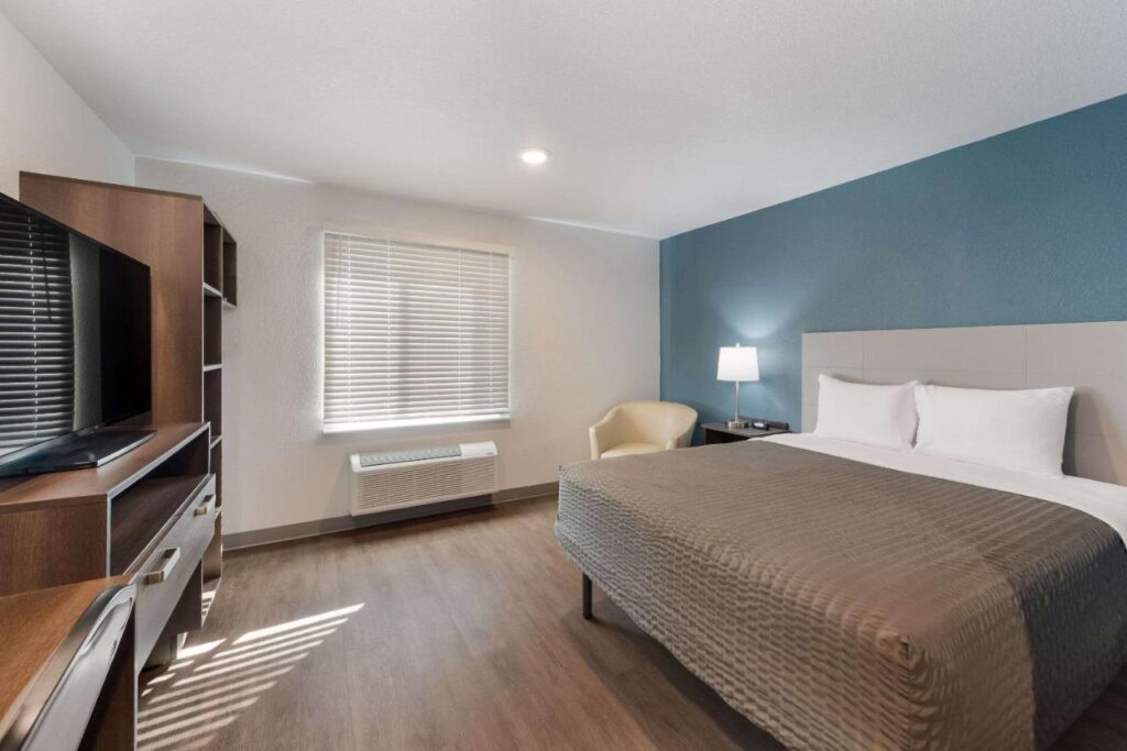 WoodSpring Suites Dayton North - Image 3