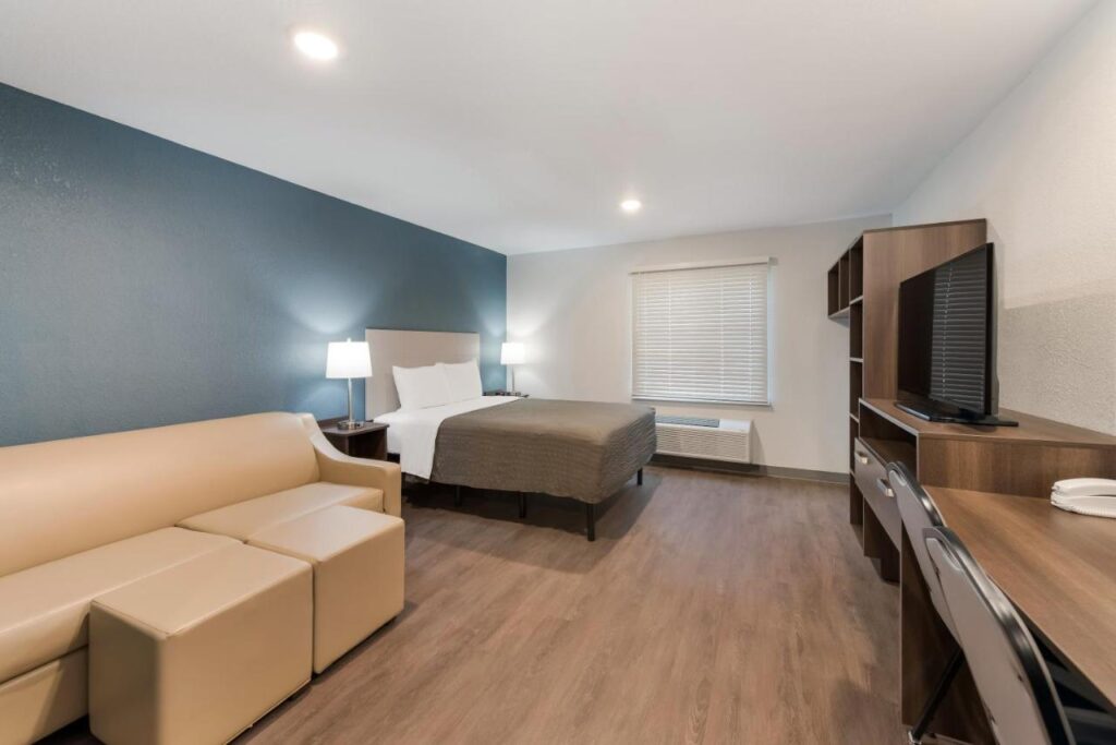 WoodSpring Suites Dayton North - Image 4