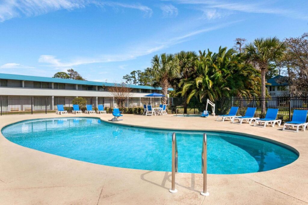 Baymont by Wyndham Intl Speedway I-95 Daytona Beach - Image 1